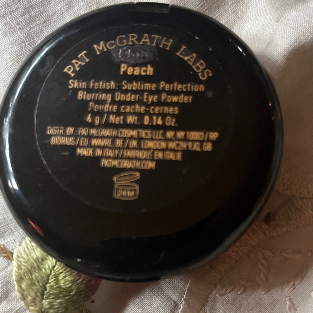 Pat McGrath lab under eye finish powder - Picture 2 of 4